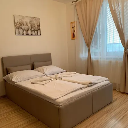 Chic & Cozy Beige ברטיסלאבה