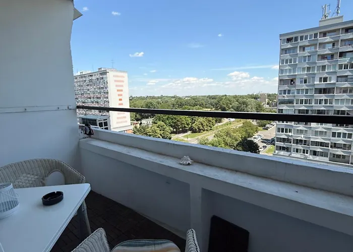 Chic & Cozy Beige Apartamento Bratislava