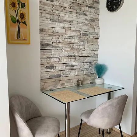 Chic & Cozy Beige Lejlighed Bratislava